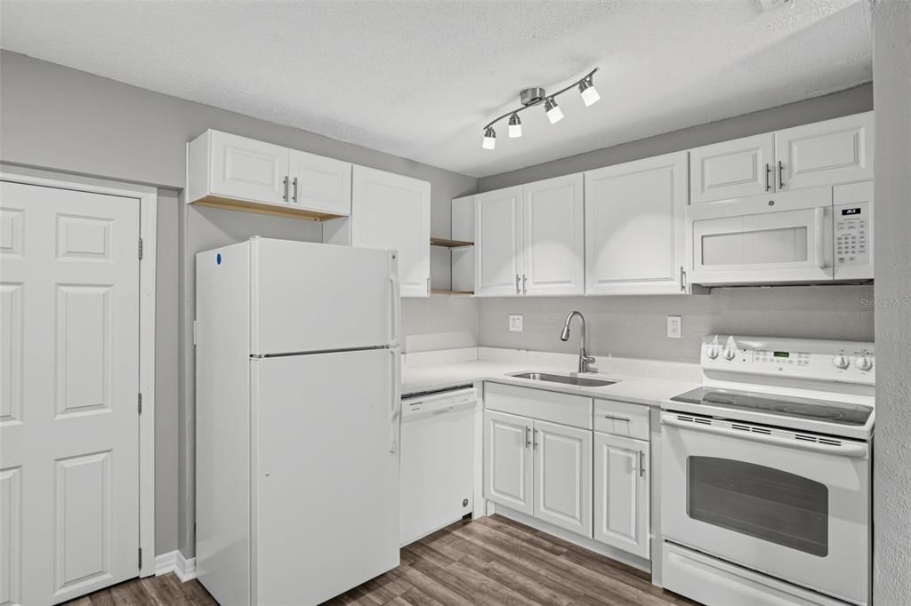 For Sale: $314,000 (4 beds, 3 baths, 1152 Square Feet)