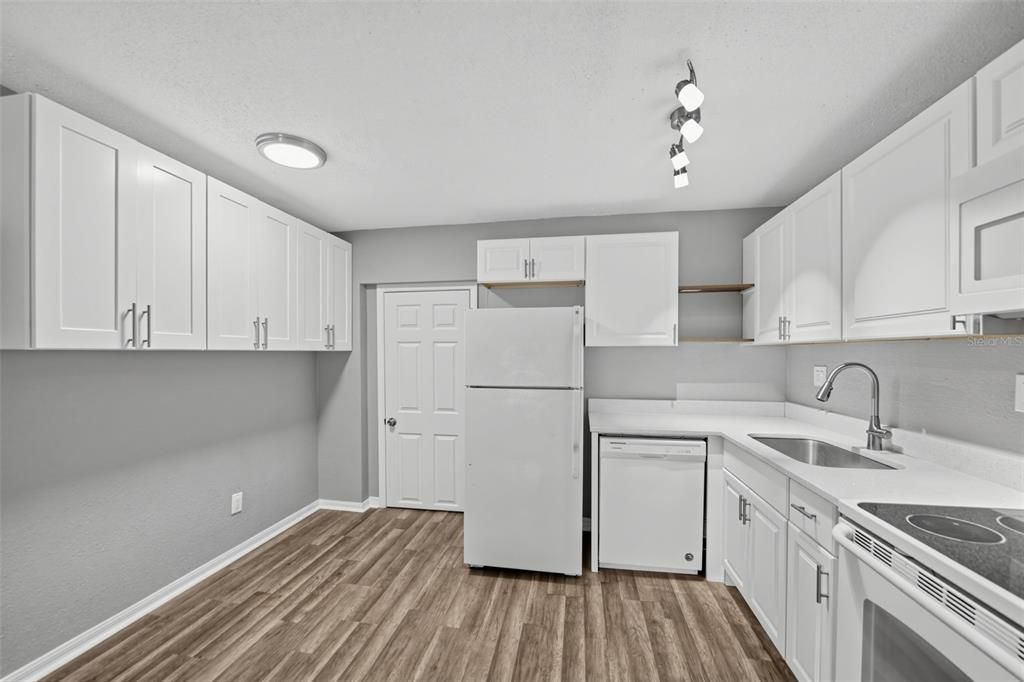 For Sale: $314,000 (4 beds, 3 baths, 1152 Square Feet)