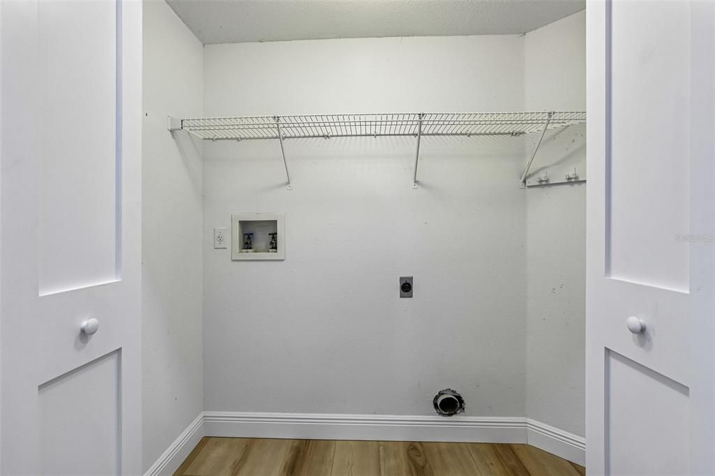 For Sale: $574,900 (3 beds, 2 baths, 2009 Square Feet)
