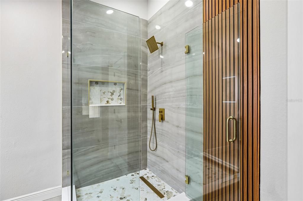 For Sale: $574,900 (3 beds, 2 baths, 2009 Square Feet)