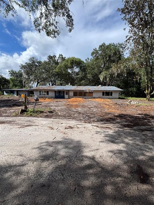For Sale: $160,000 (5 beds, 3 baths, 2596 Square Feet)