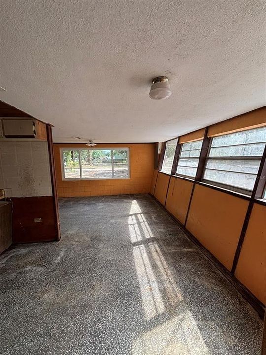 For Sale: $160,000 (5 beds, 3 baths, 2596 Square Feet)