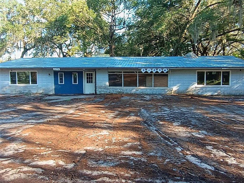 For Sale: $160,000 (5 beds, 3 baths, 2596 Square Feet)