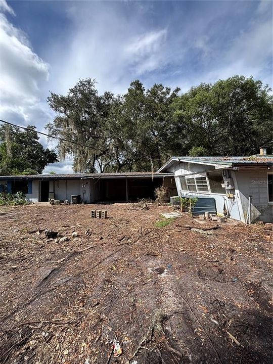 For Sale: $160,000 (5 beds, 3 baths, 2596 Square Feet)