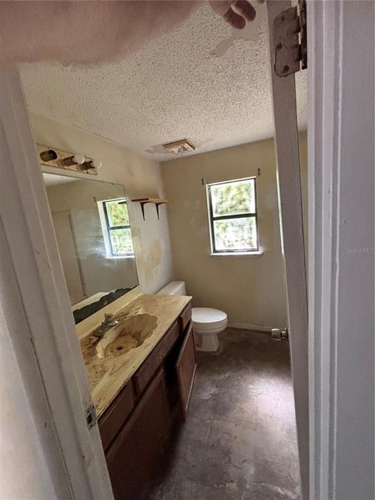 For Sale: $160,000 (5 beds, 3 baths, 2596 Square Feet)