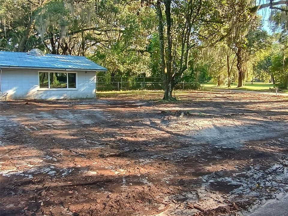 For Sale: $160,000 (5 beds, 3 baths, 2596 Square Feet)
