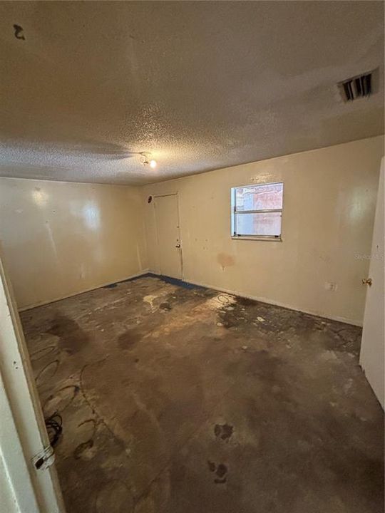 For Sale: $160,000 (5 beds, 3 baths, 2596 Square Feet)
