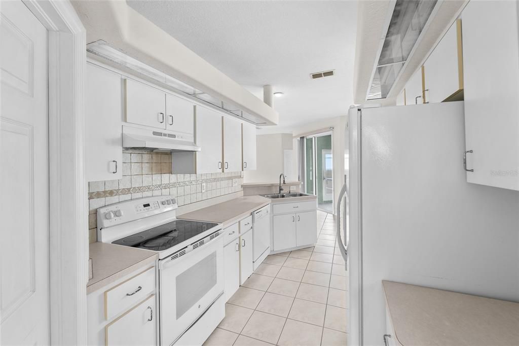 На продажу: $325,000 (3 спален, 2 ванн, 1725 Квадратных фут)