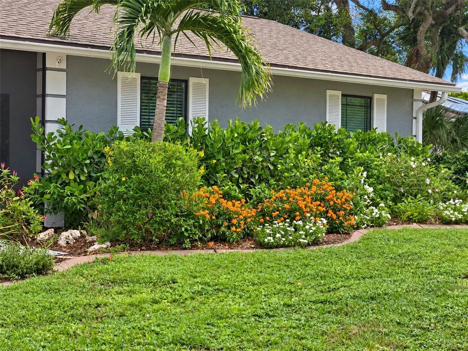 For Sale: $435,000 (3 beds, 2 baths, 1143 Square Feet)