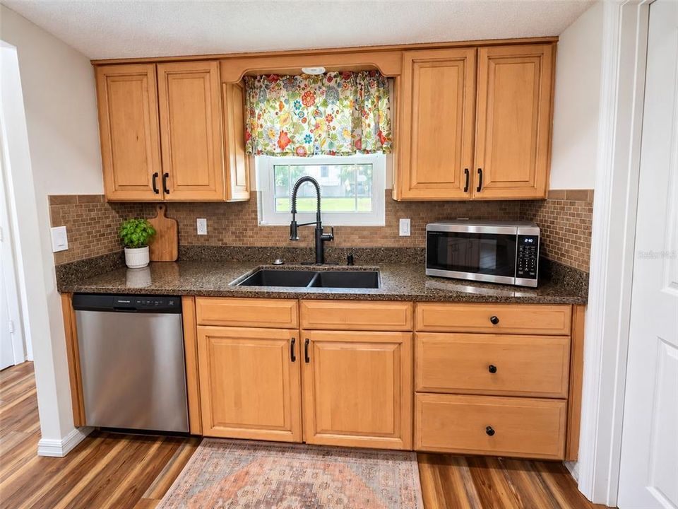 For Sale: $435,000 (3 beds, 2 baths, 1143 Square Feet)