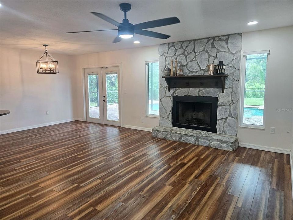 For Sale: $435,000 (3 beds, 2 baths, 1143 Square Feet)