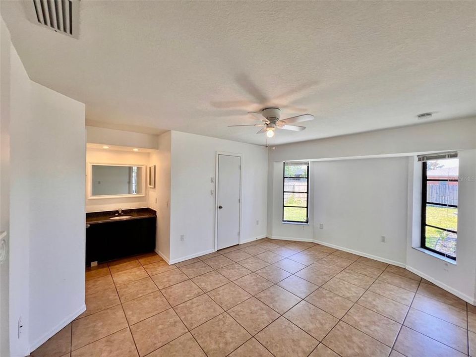 For Rent: $1,500 (3 beds, 2 baths, 1181 Square Feet)