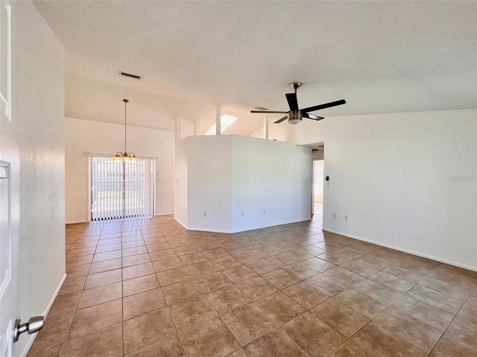 For Rent: $1,500 (3 beds, 2 baths, 1181 Square Feet)