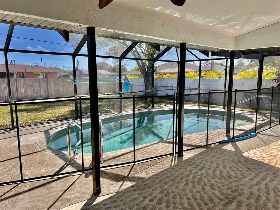 For Rent: $1,500 (3 beds, 2 baths, 1181 Square Feet)