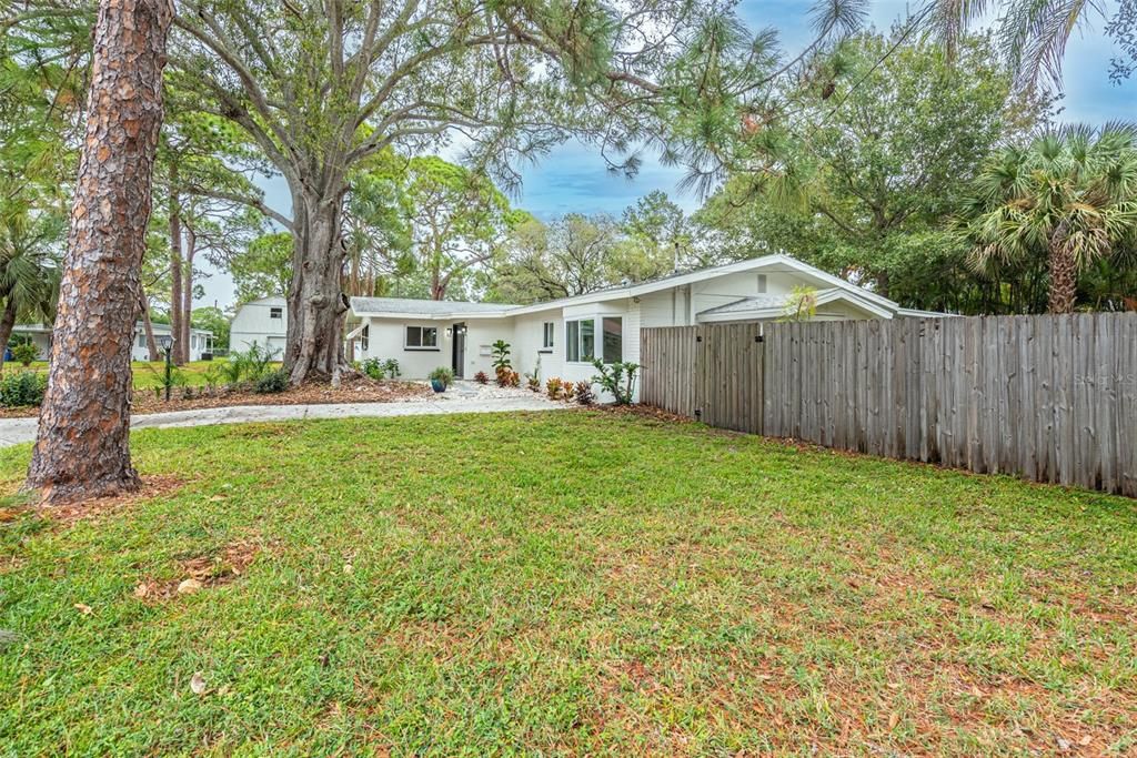 For Sale: $499,000 (3 beds, 3 baths, 1658 Square Feet)