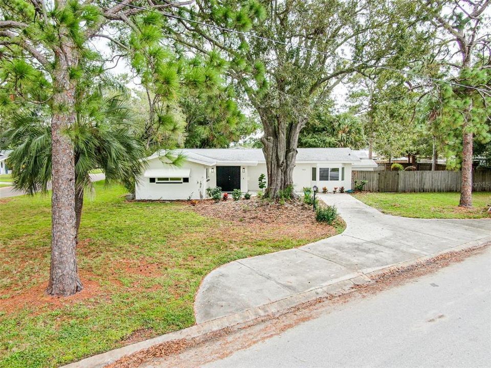 For Sale: $499,000 (3 beds, 3 baths, 1658 Square Feet)
