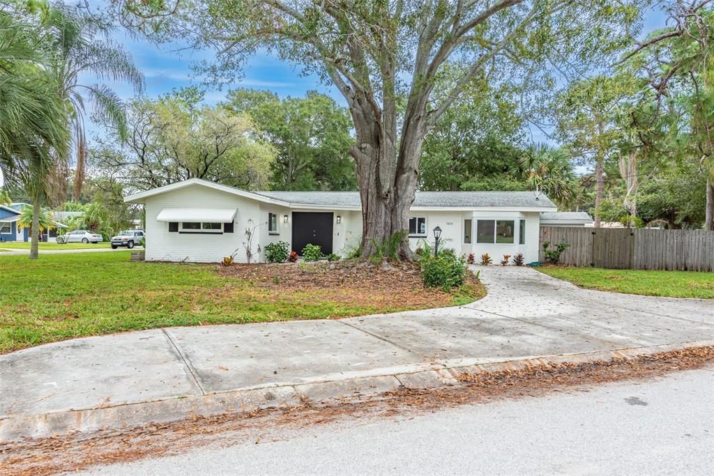 For Sale: $499,000 (3 beds, 3 baths, 1658 Square Feet)