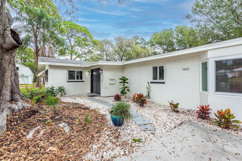 For Sale: $499,000 (3 beds, 3 baths, 1658 Square Feet)