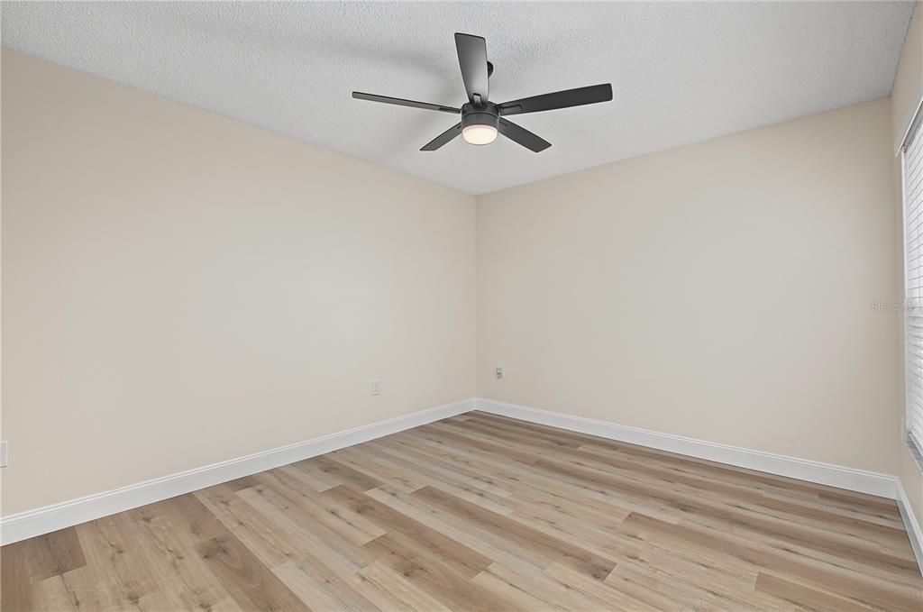 For Sale: $400,000 (3 beds, 2 baths, 1659 Square Feet)