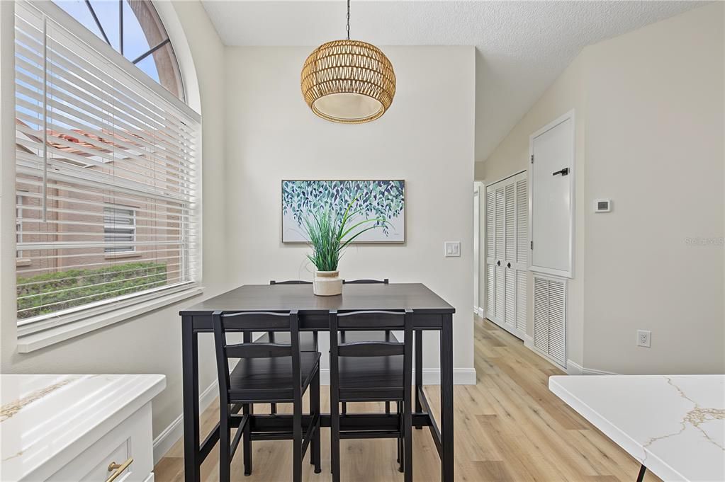 For Sale: $400,000 (3 beds, 2 baths, 1659 Square Feet)