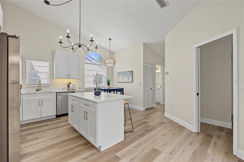 For Sale: $400,000 (3 beds, 2 baths, 1659 Square Feet)
