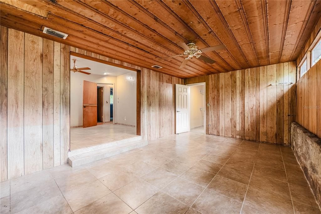 На продажу: $200,000 (3 спален, 2 ванн, 1040 Квадратных фут)
