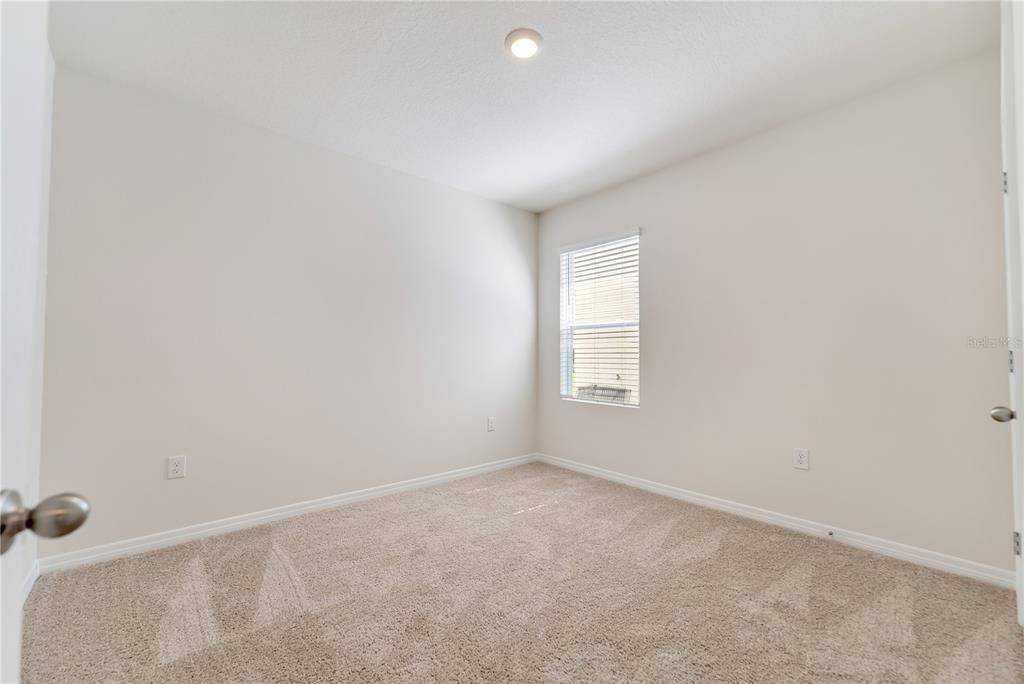 For Rent: $2,100 (3 beds, 2 baths, 1725 Square Feet)