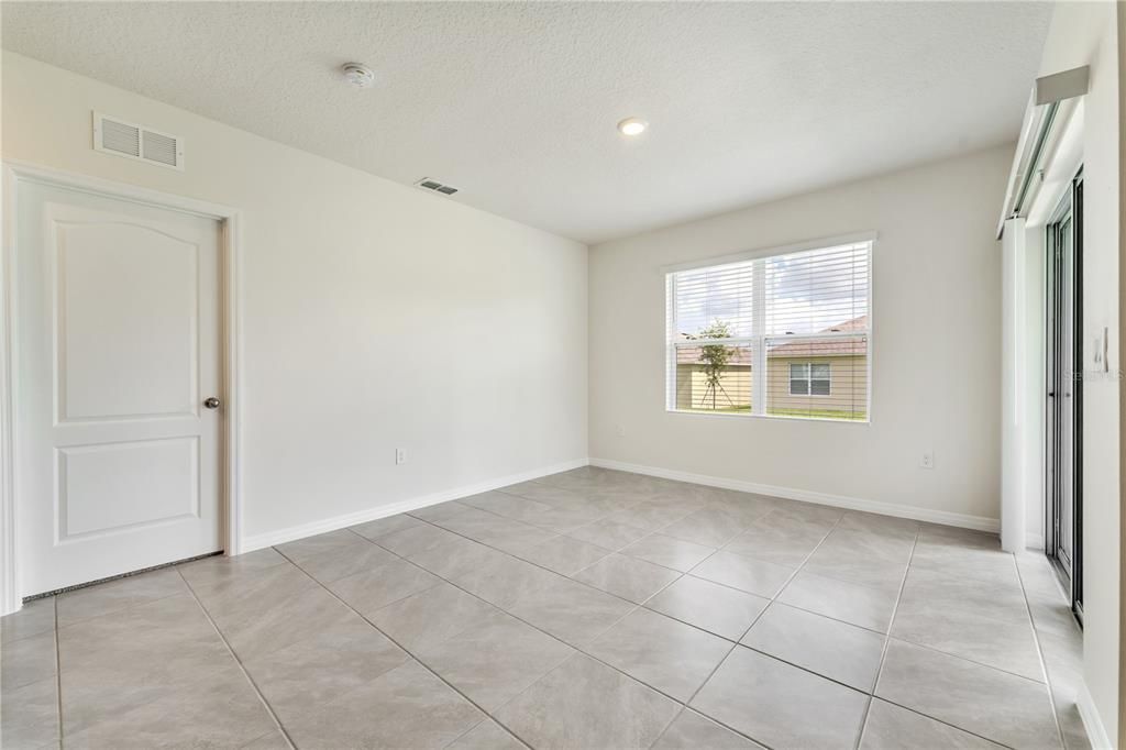 For Rent: $2,100 (3 beds, 2 baths, 1725 Square Feet)