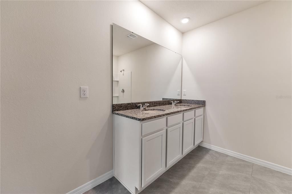 For Rent: $2,100 (3 beds, 2 baths, 1725 Square Feet)