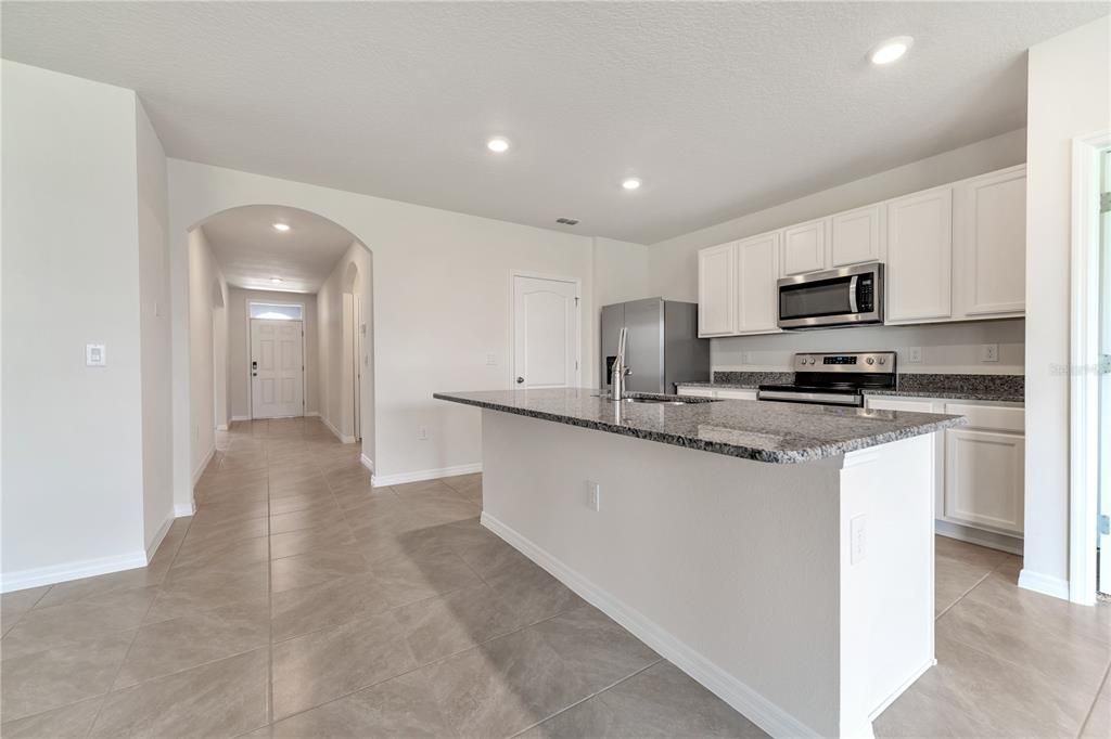 For Rent: $2,100 (3 beds, 2 baths, 1725 Square Feet)