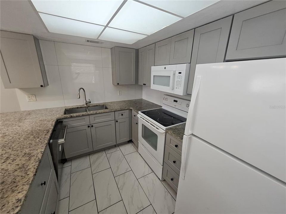 В аренду: $1,600 (2 спален, 2 ванн, 811 Квадратных фут)