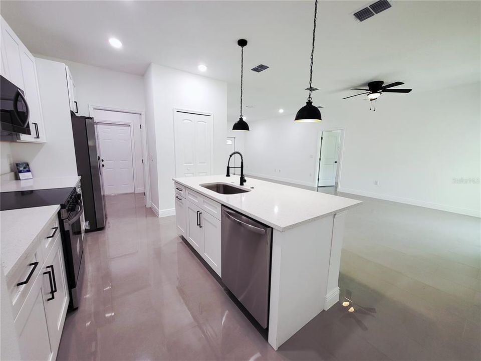 For Rent: $2,249 (3 beds, 2 baths, 1681 Square Feet)