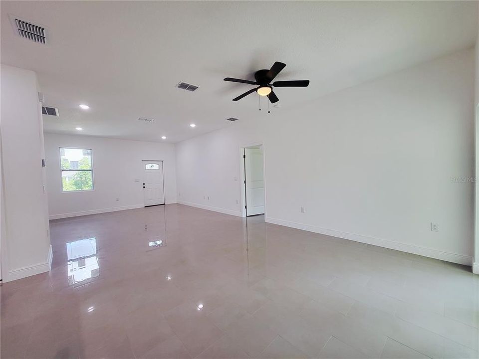 For Rent: $2,249 (3 beds, 2 baths, 1681 Square Feet)