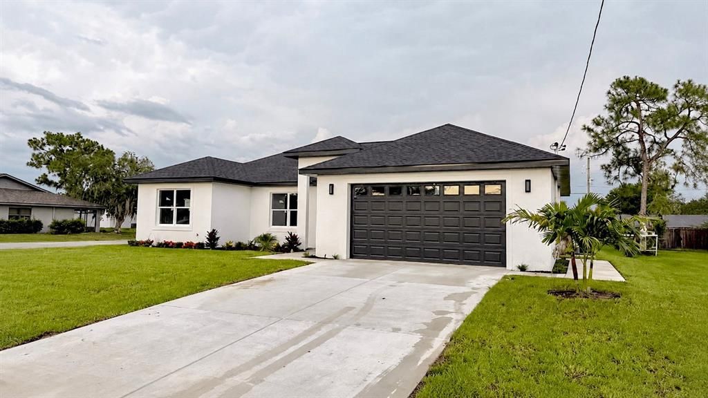 For Rent: $2,350 (3 beds, 3 baths, 1505 Square Feet)