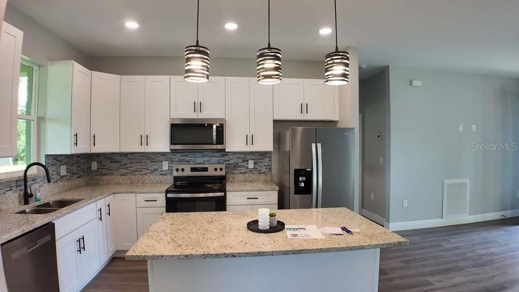 For Rent: $2,350 (3 beds, 3 baths, 1505 Square Feet)
