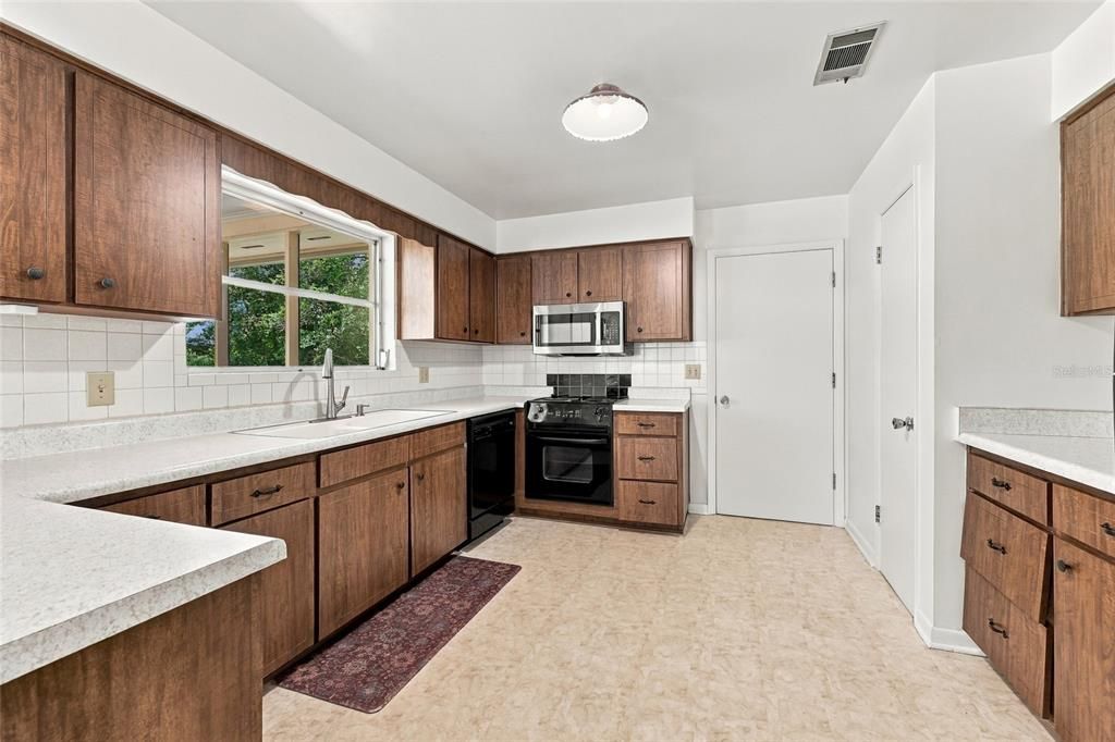 For Sale: $440,000 (4 beds, 2 baths, 2628 Square Feet)