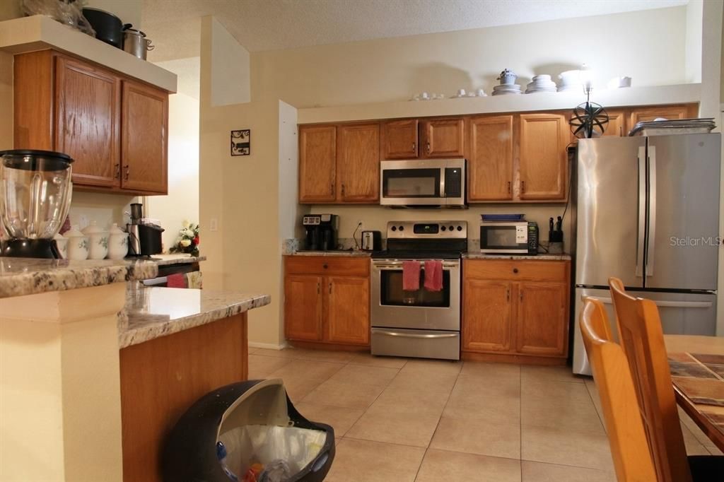 En Venta: $440,000 (4 camas, 2 baños, 1977 Pies cuadrados)