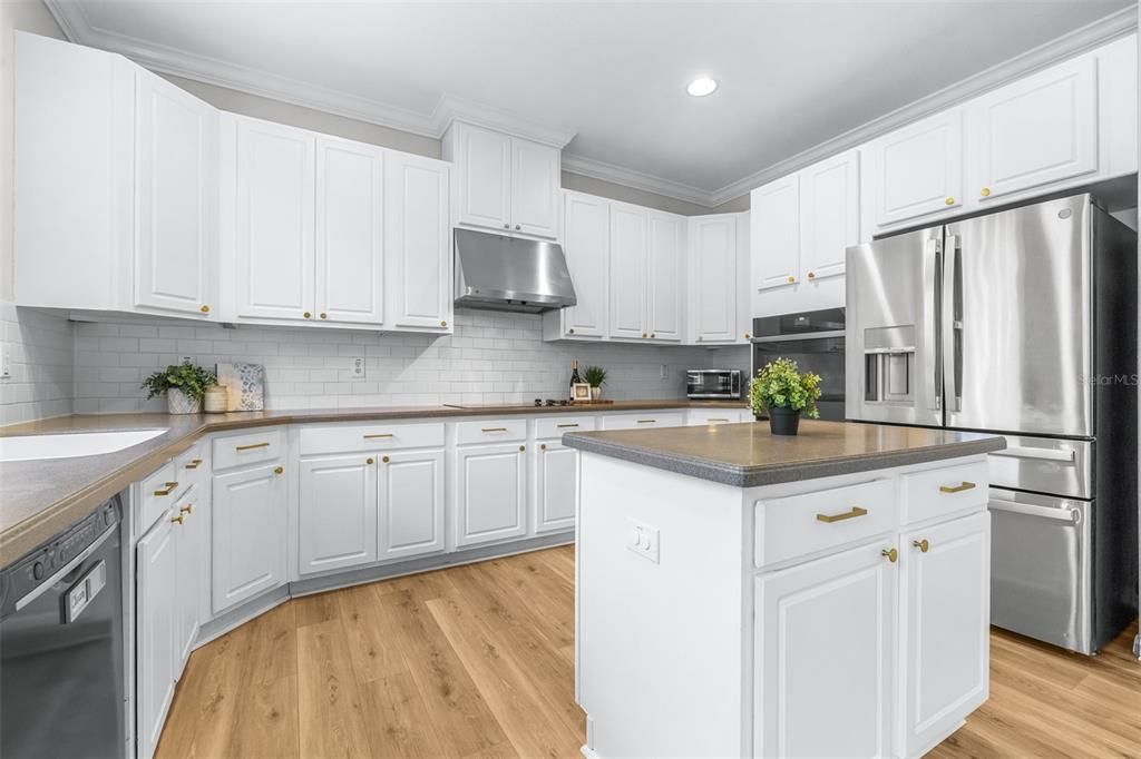 For Sale: $675,000 (5 beds, 3 baths, 2879 Square Feet)