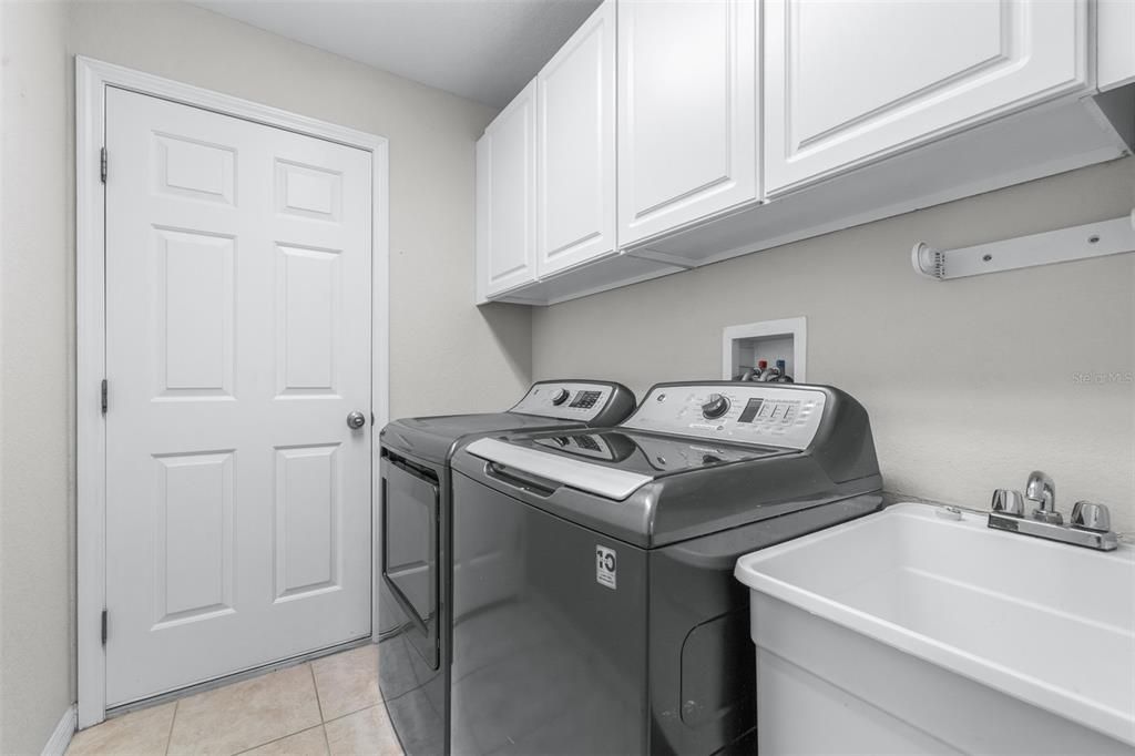 For Sale: $675,000 (5 beds, 3 baths, 2879 Square Feet)