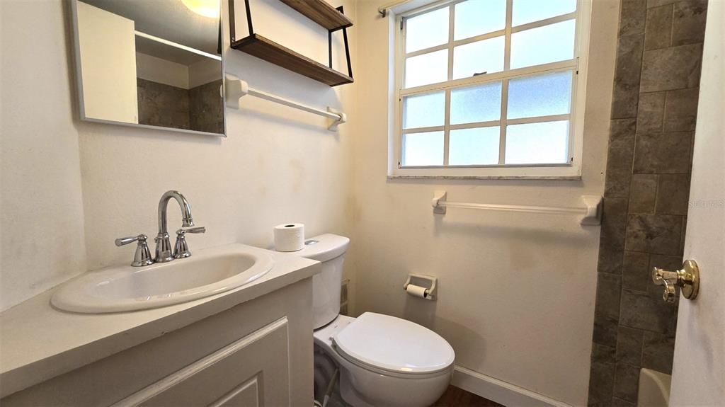 For Sale: $125,000 (2 beds, 2 baths, 840 Square Feet)