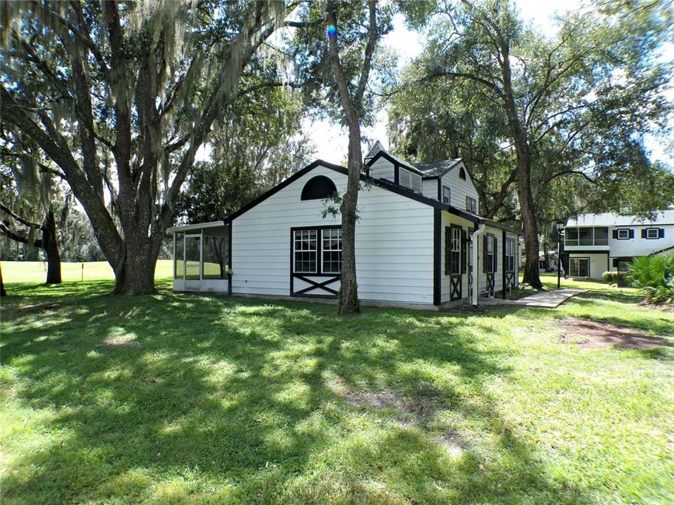For Sale: $125,000 (2 beds, 2 baths, 840 Square Feet)