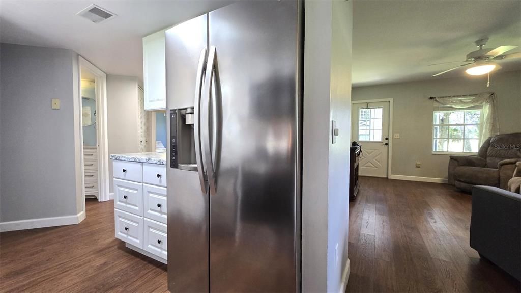 For Sale: $125,000 (2 beds, 2 baths, 840 Square Feet)