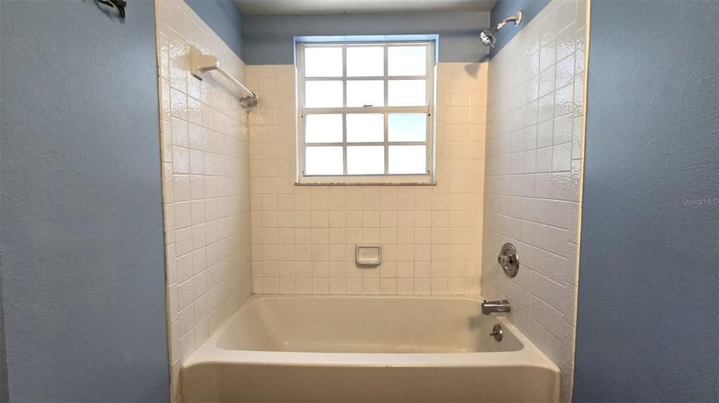 For Sale: $125,000 (2 beds, 2 baths, 840 Square Feet)