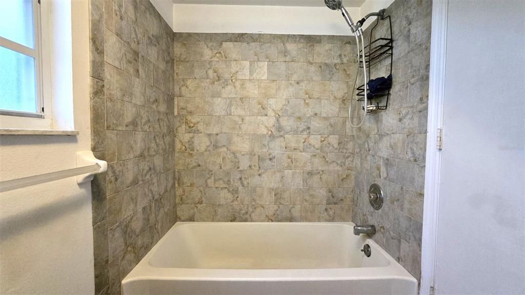 For Sale: $125,000 (2 beds, 2 baths, 840 Square Feet)