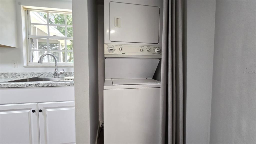 For Sale: $125,000 (2 beds, 2 baths, 840 Square Feet)