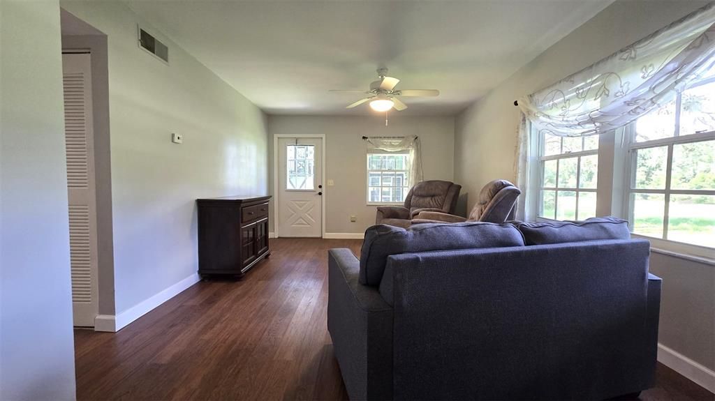 For Sale: $125,000 (2 beds, 2 baths, 840 Square Feet)