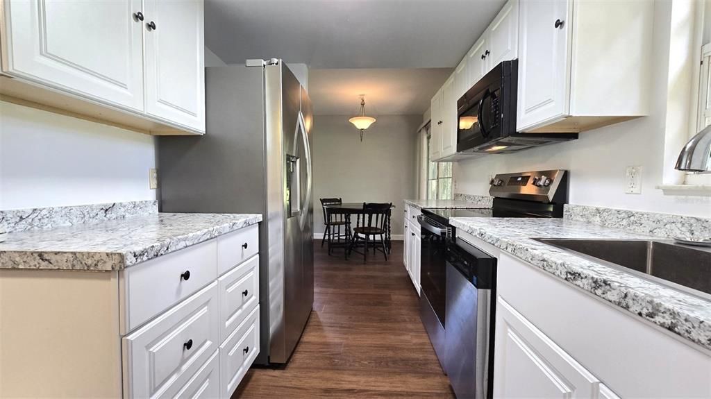 For Sale: $125,000 (2 beds, 2 baths, 840 Square Feet)