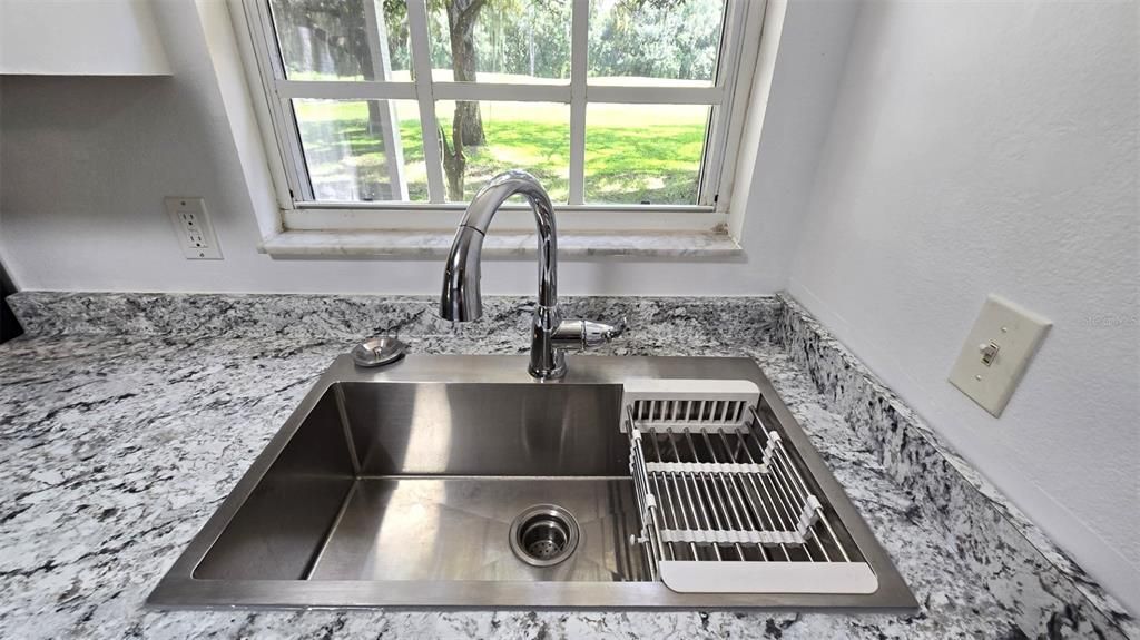 For Sale: $125,000 (2 beds, 2 baths, 840 Square Feet)