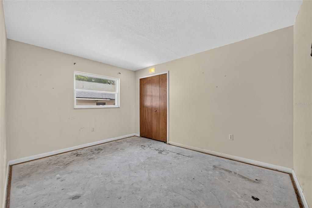 Activo con contrato: $400,000 (4 camas, 2 baños, 2045 Pies cuadrados)
