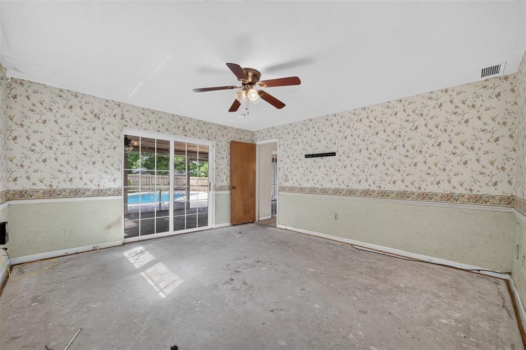 Activo con contrato: $400,000 (4 camas, 2 baños, 2045 Pies cuadrados)